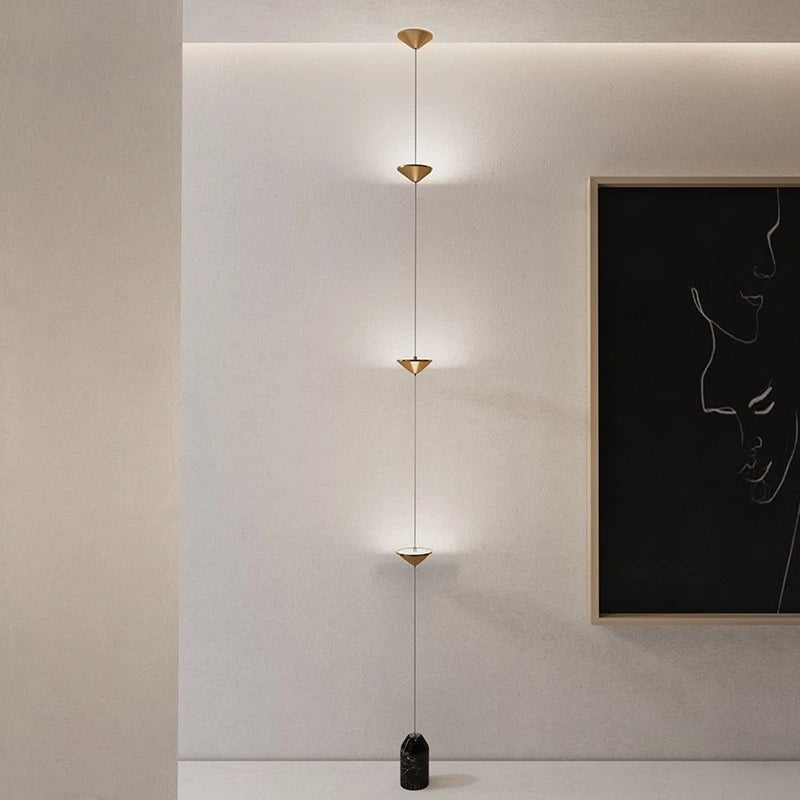 Lampada da terra LED con coni in metallo