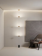 Lampada da terra LED con coni in metallo